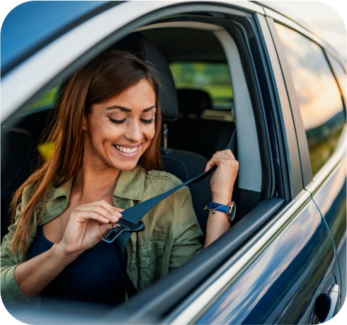 Femme au volant d'une voiture