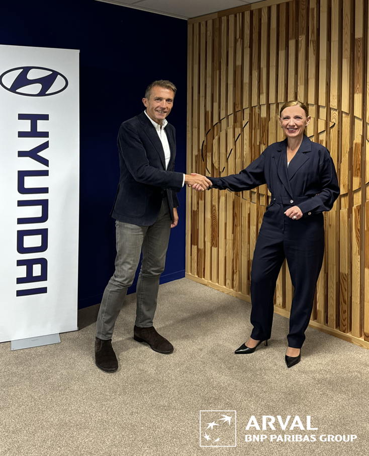 Sarah Roussel (DG Arval France) et Lionel French Keogh (Président Hyundai Motor France)